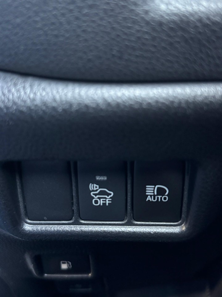 2017 Toyota C-HR thumbnail