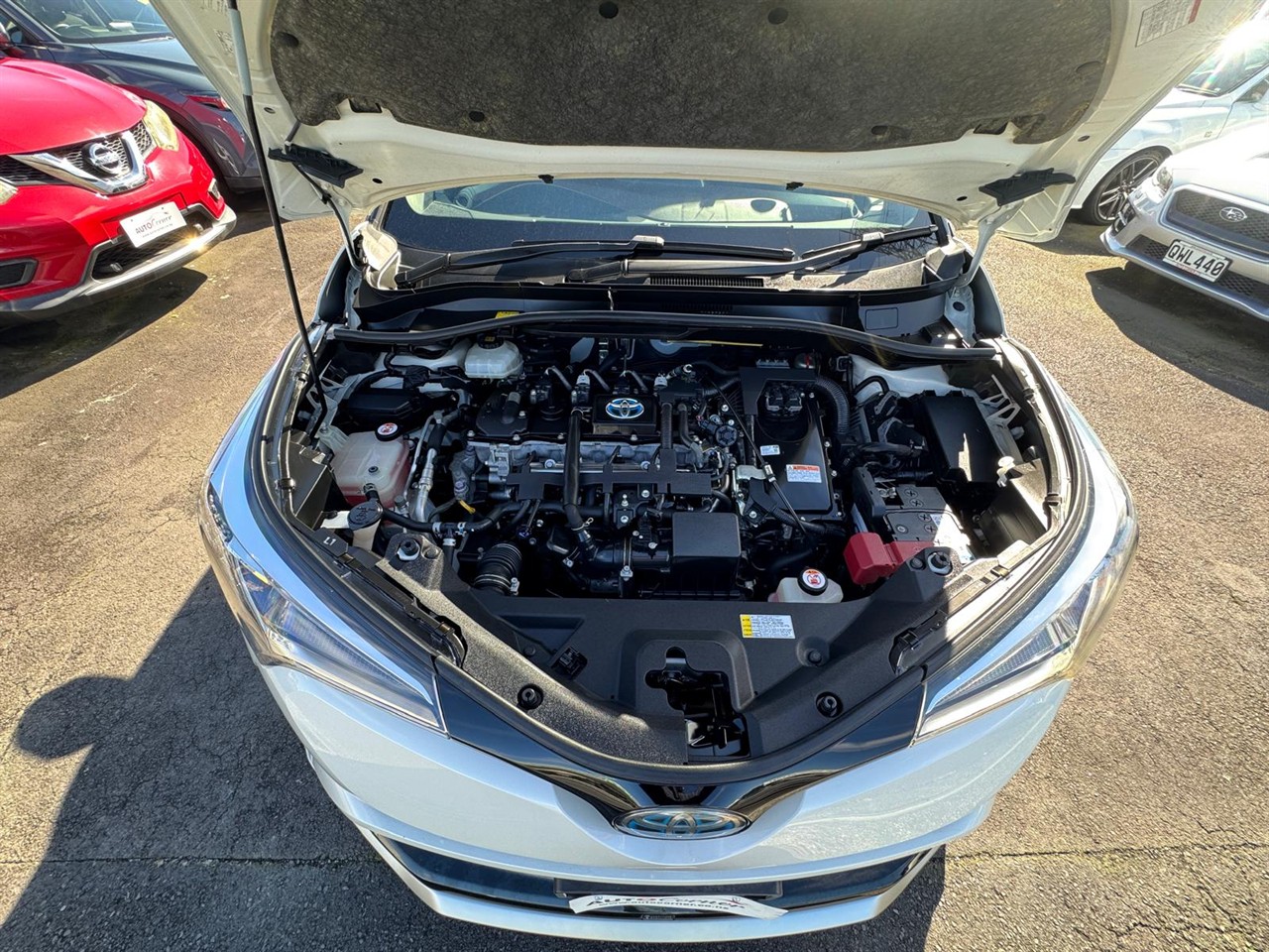 2017 Toyota C-HR thumbnail