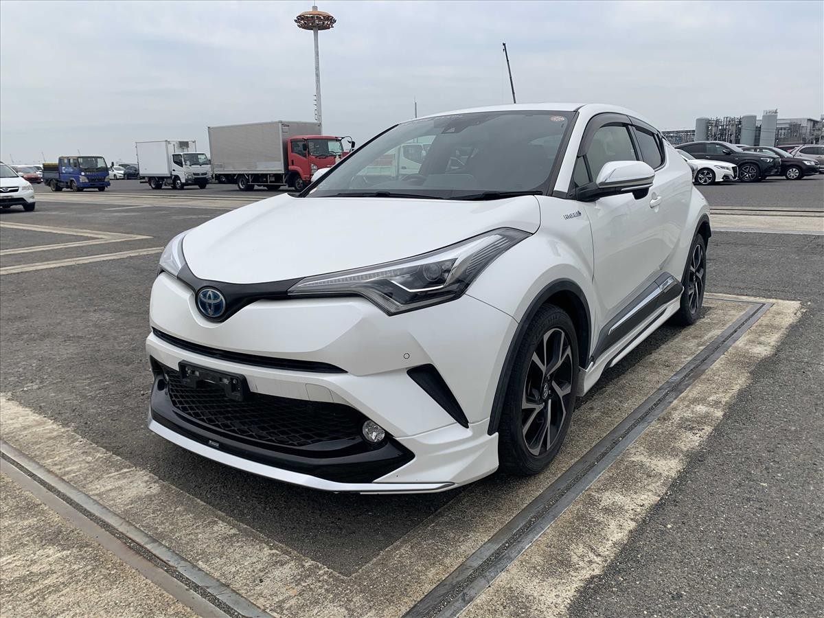 2017 Toyota C-HR thumbnail