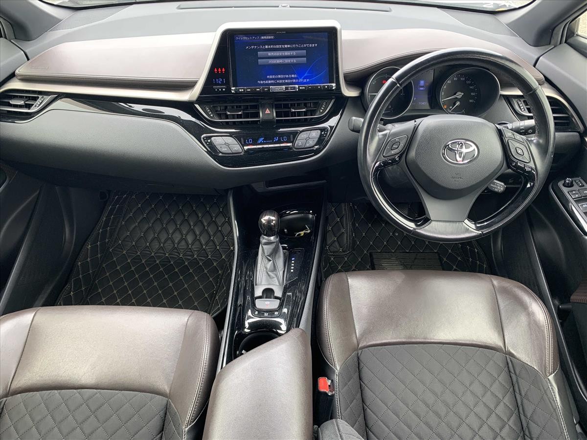 2017 Toyota C-HR thumbnail