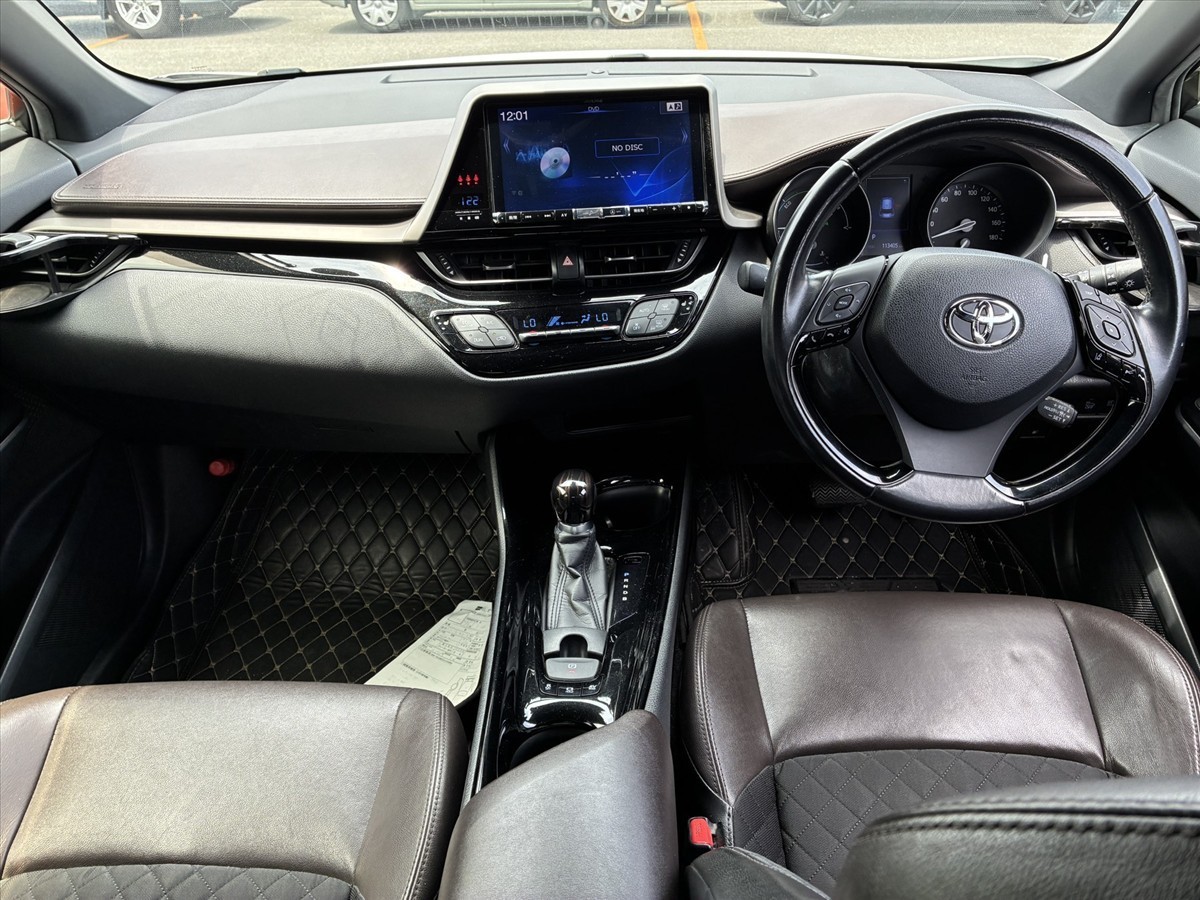 2017 Toyota C-HR thumbnail