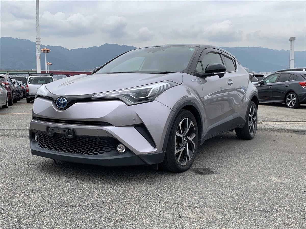 2017 Toyota C-HR thumbnail