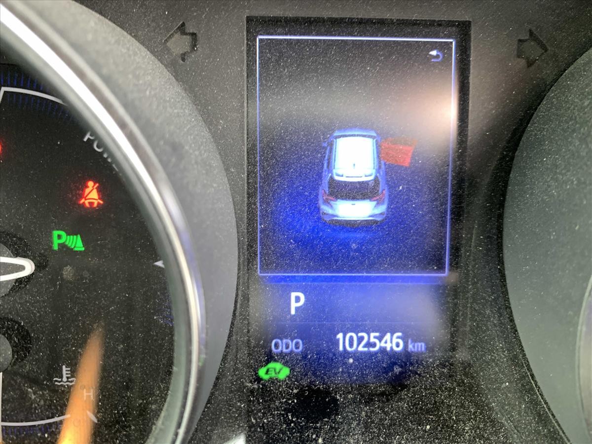 2017 Toyota C-HR thumbnail