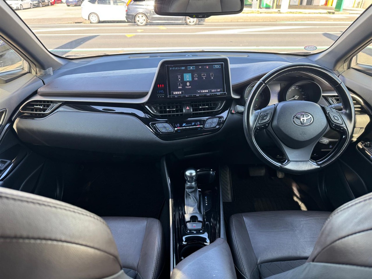2017 Toyota C-HR thumbnail