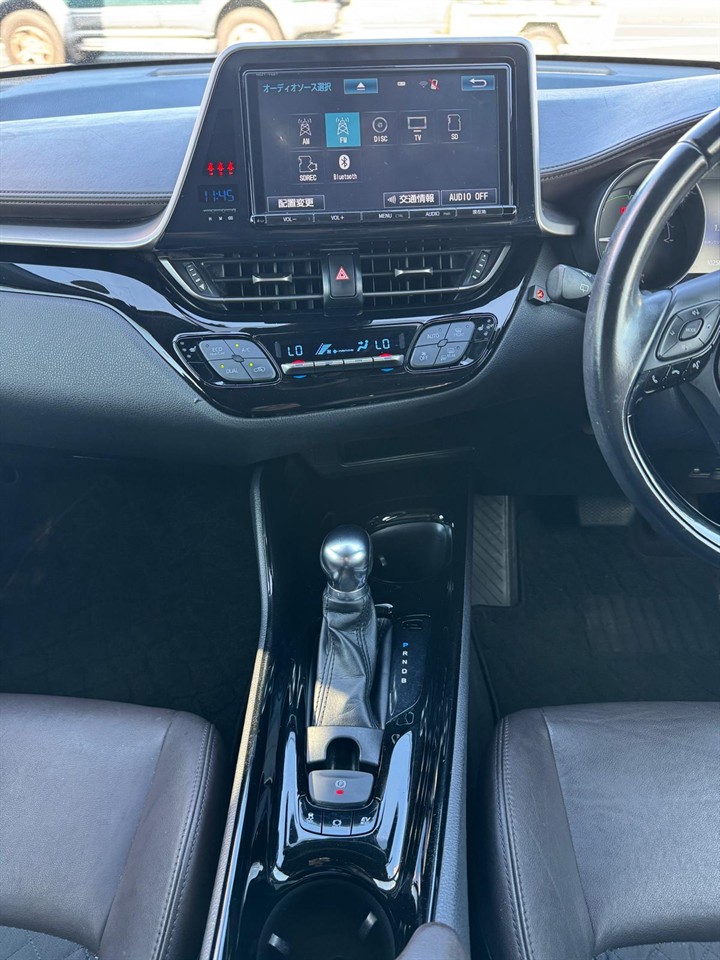 2017 Toyota C-HR thumbnail