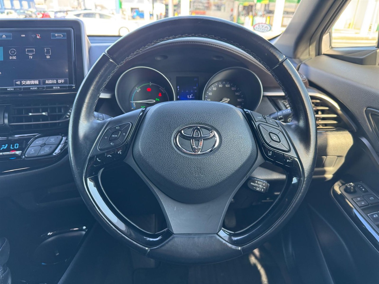 2017 Toyota C-HR thumbnail