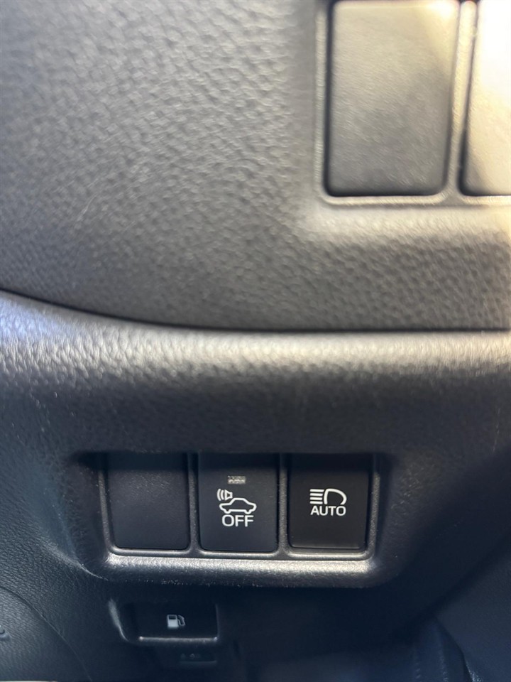 2017 Toyota C-HR thumbnail