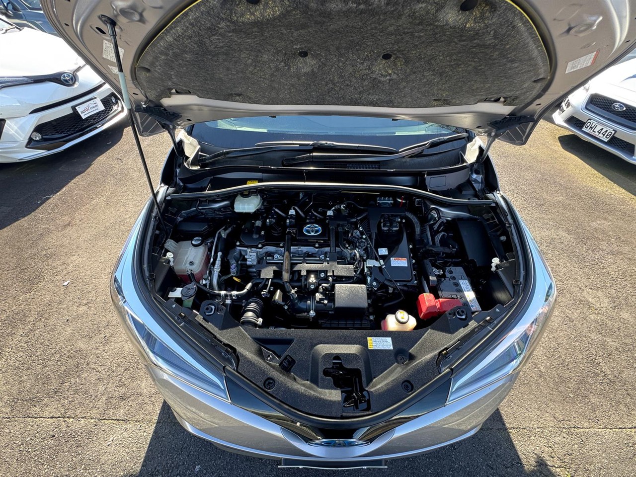 2017 Toyota C-HR thumbnail