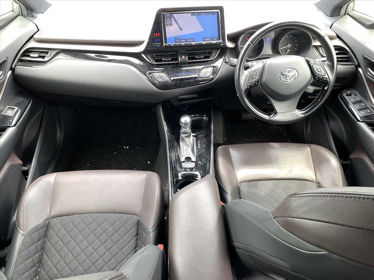 2017 Toyota C-HR thumbnail