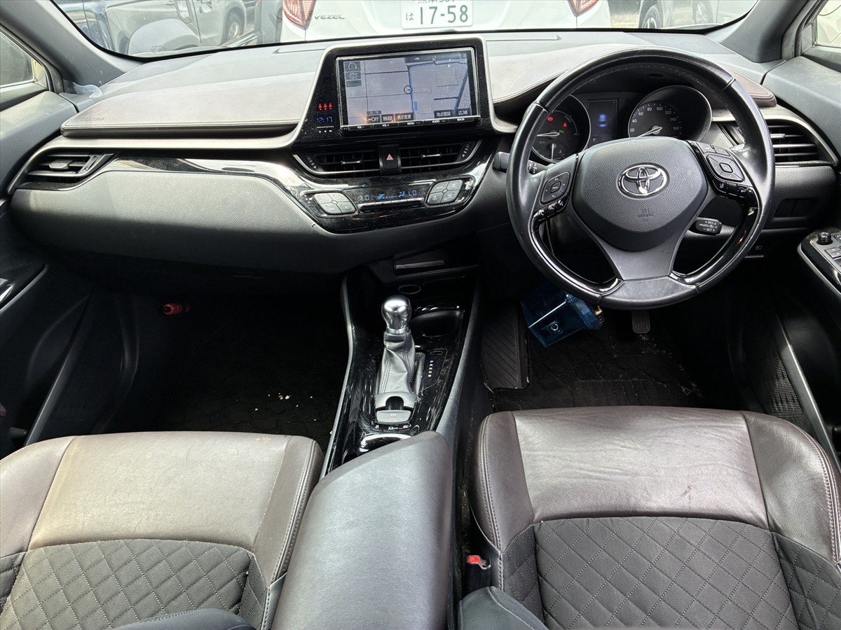 2017 Toyota C-HR thumbnail