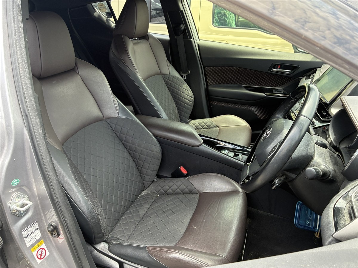 2017 Toyota C-HR thumbnail