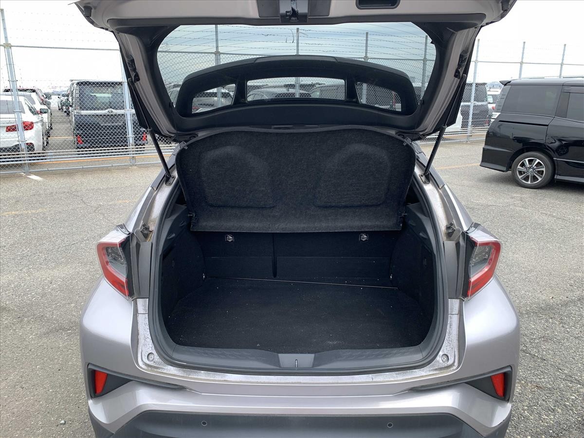 2017 Toyota C-HR thumbnail