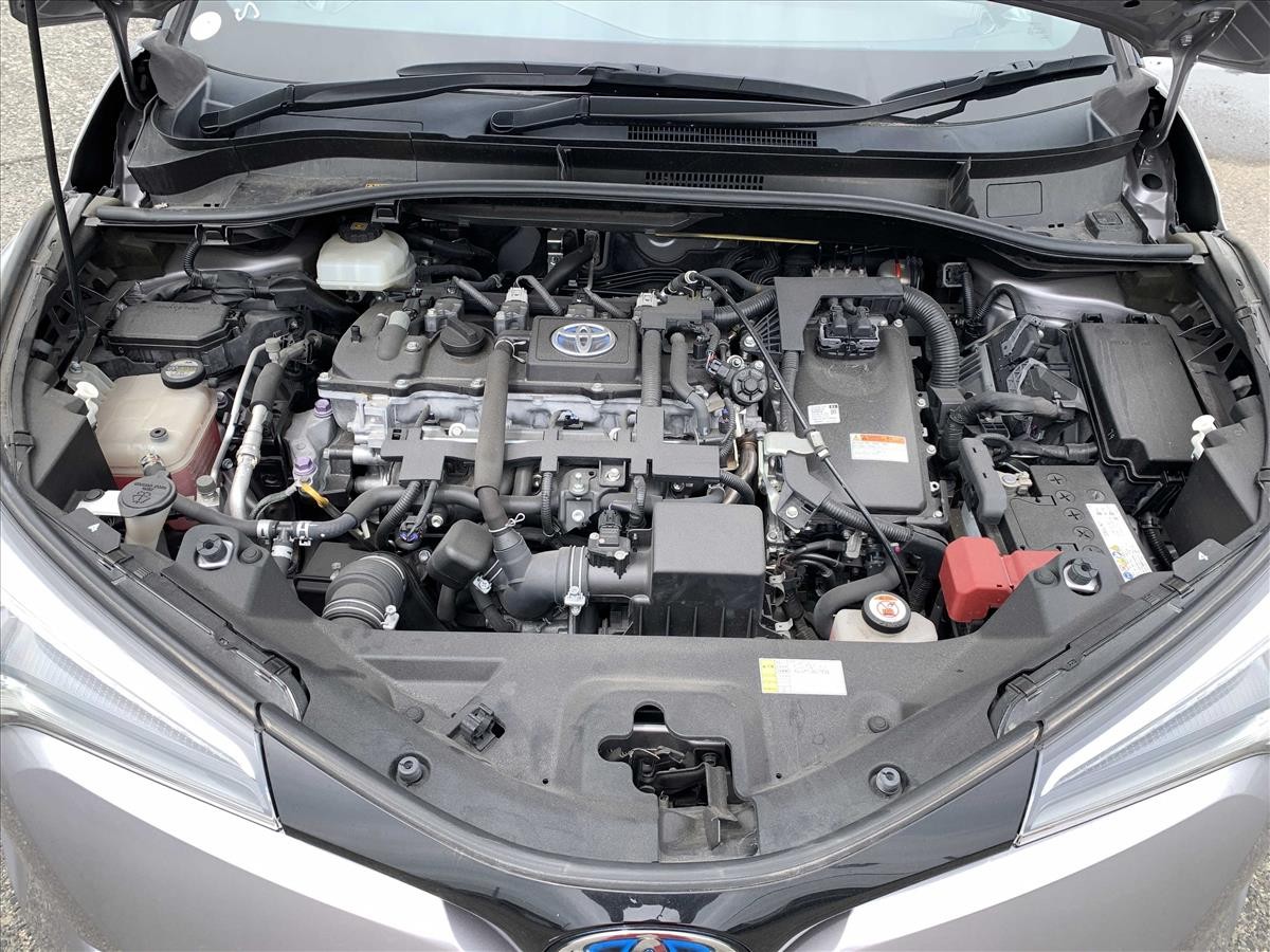 2017 Toyota C-HR thumbnail