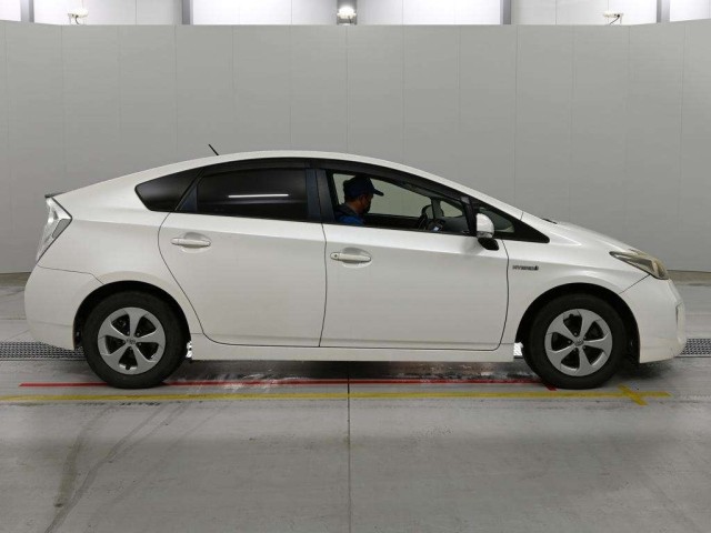 2013 Toyota PRIUS thumbnail