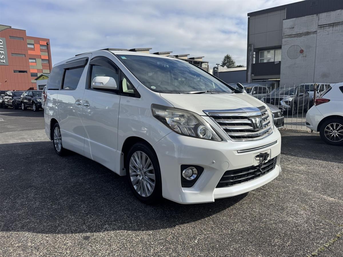 2013 Toyota Alphard thumbnail