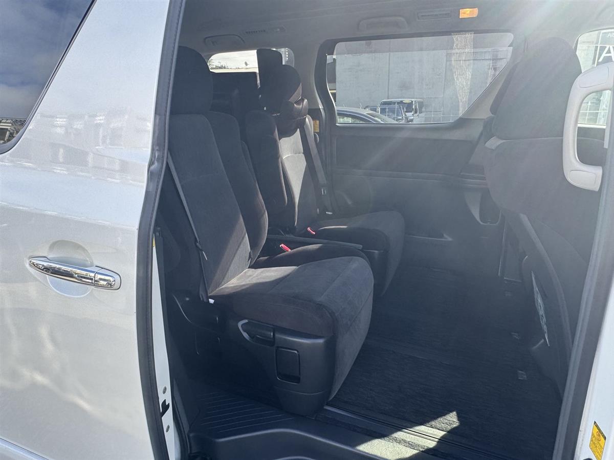2013 Toyota Alphard thumbnail