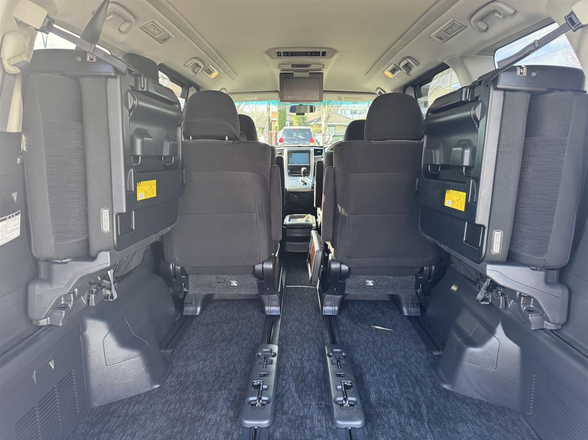 2013 Toyota Alphard thumbnail