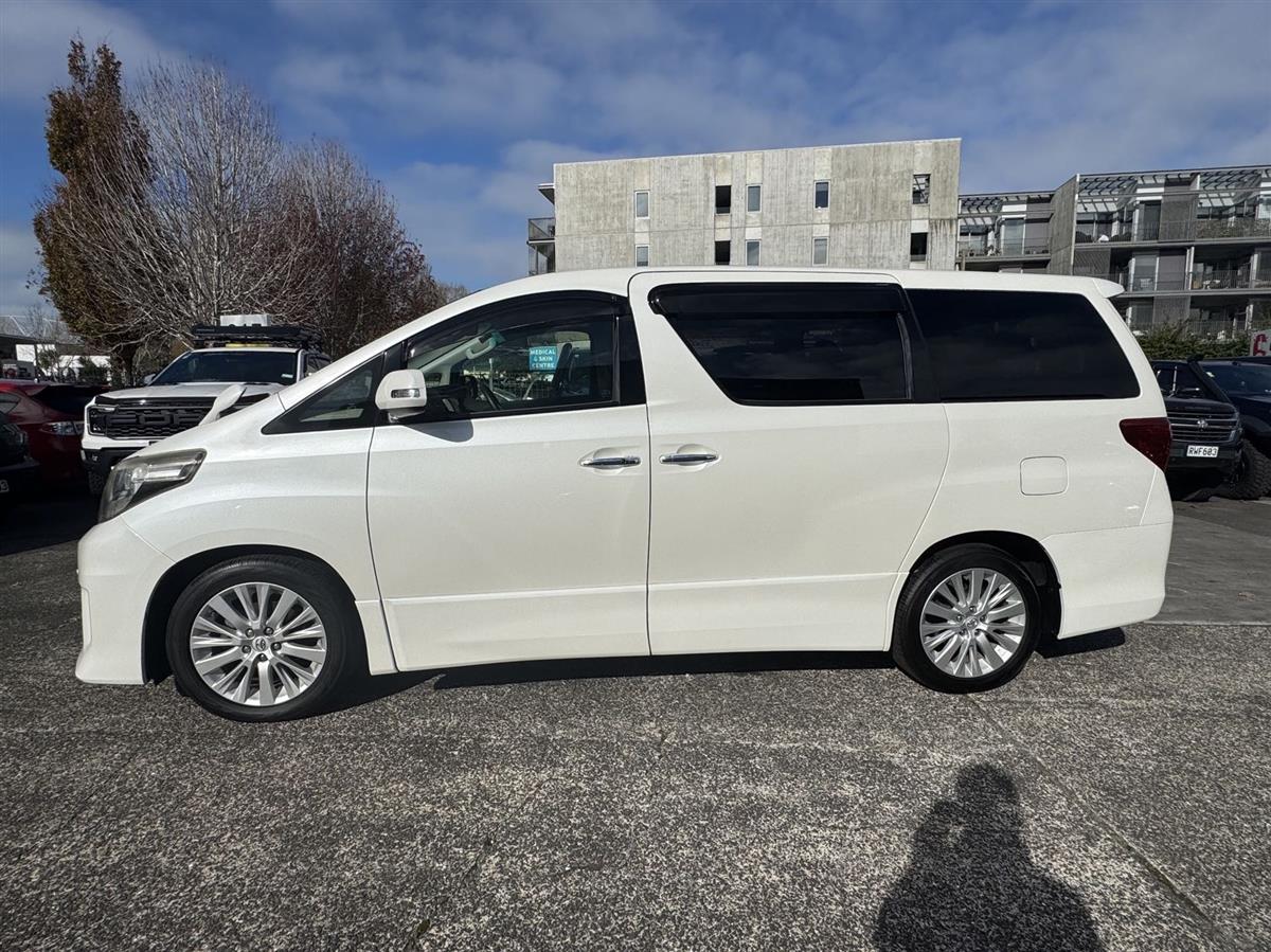 2013 Toyota Alphard thumbnail