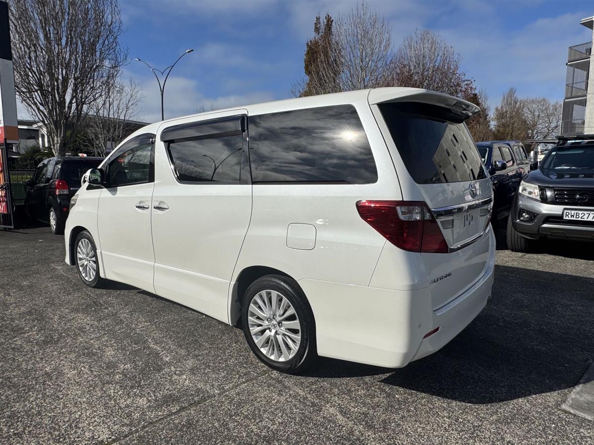2013 Toyota Alphard thumbnail