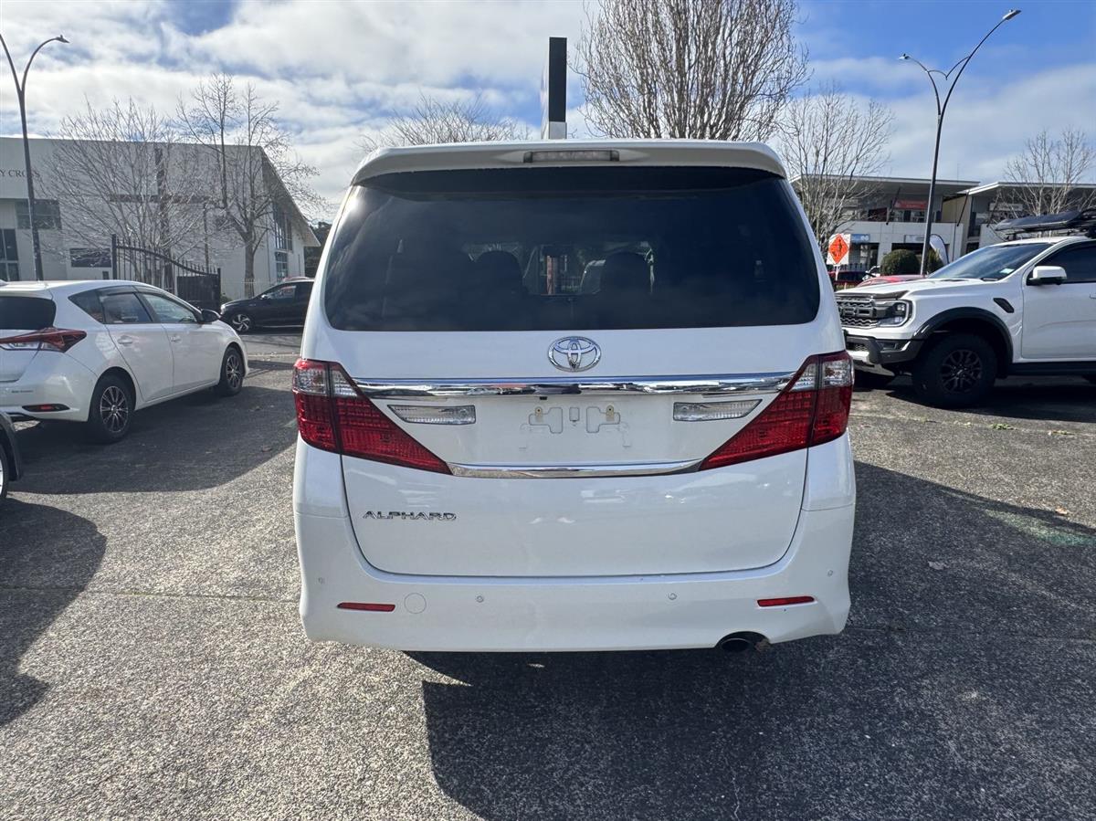 2013 Toyota Alphard thumbnail