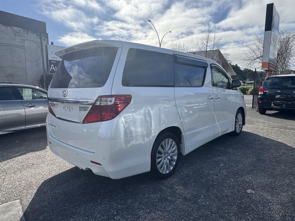 2013 Toyota Alphard thumbnail
