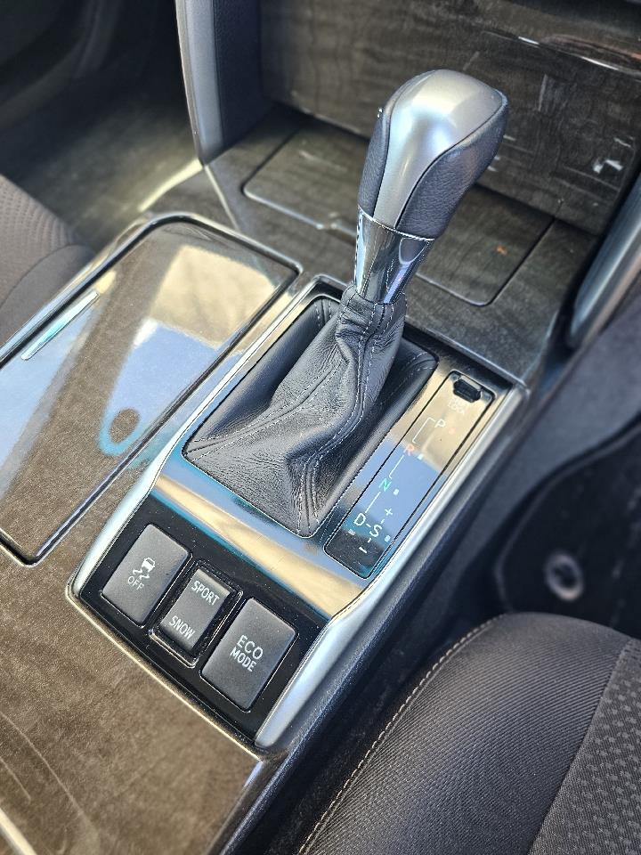 2013 Toyota Mark-X thumbnail