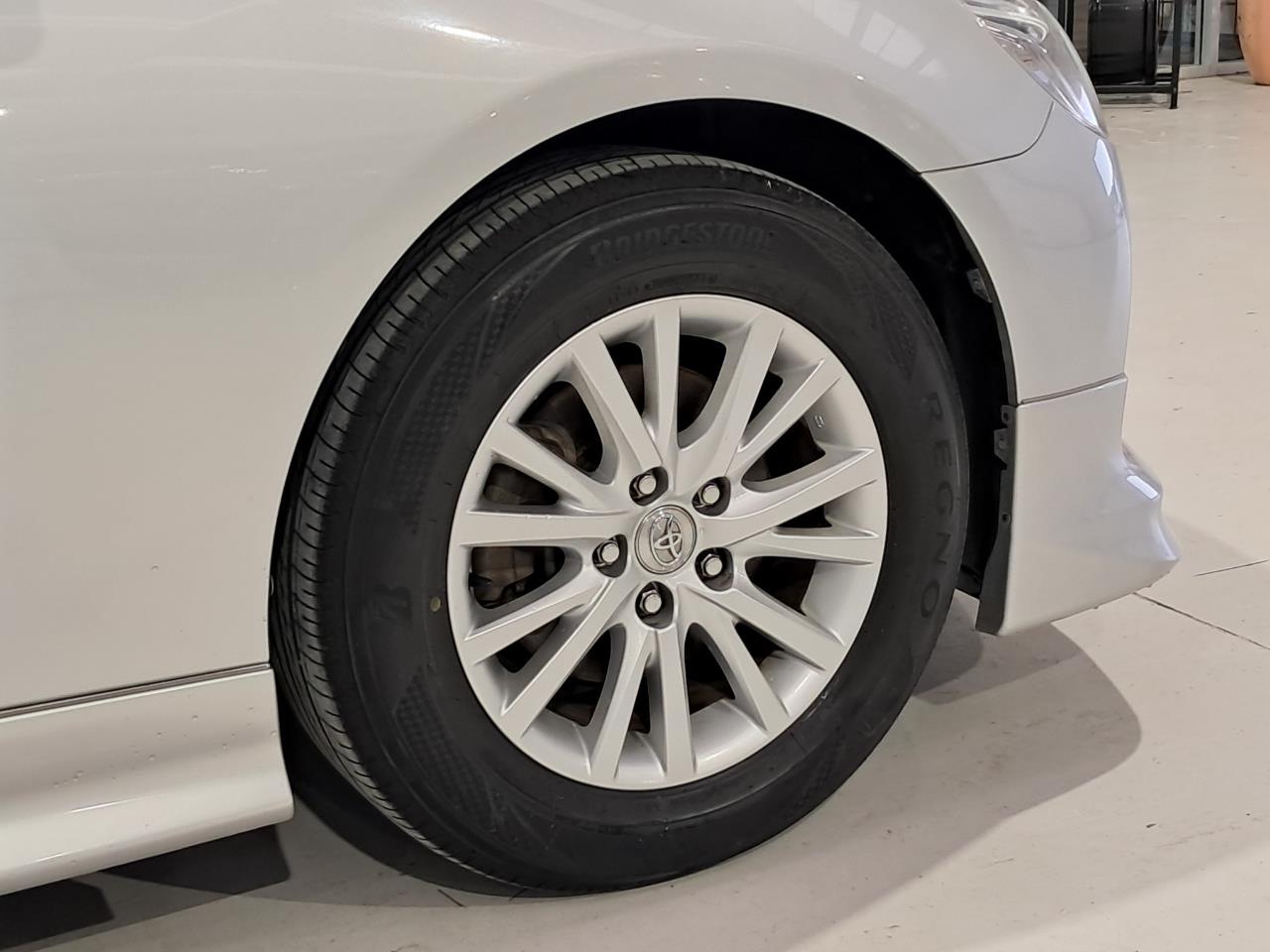 2013 Toyota Mark-X thumbnail