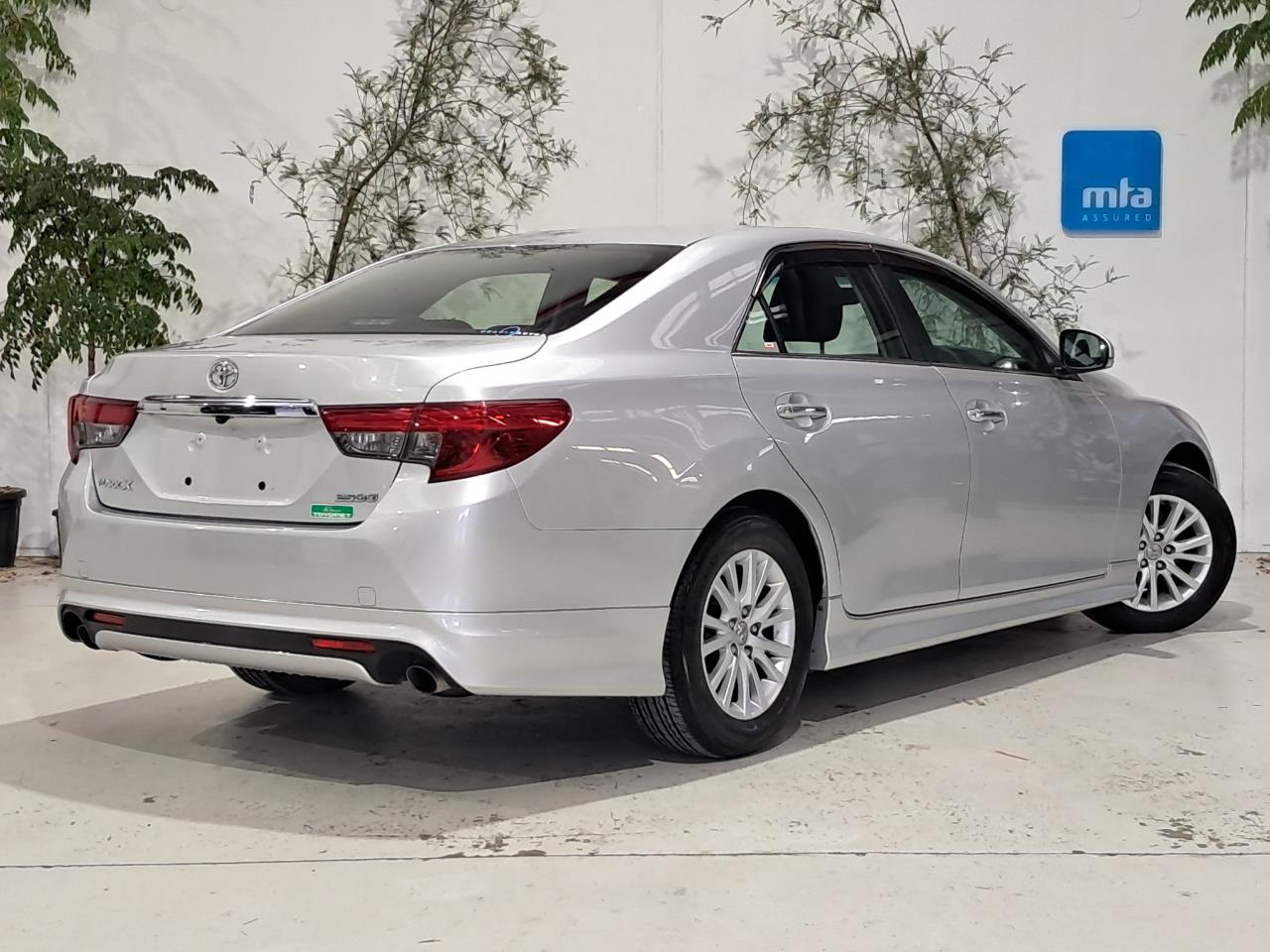 2013 Toyota Mark-X thumbnail