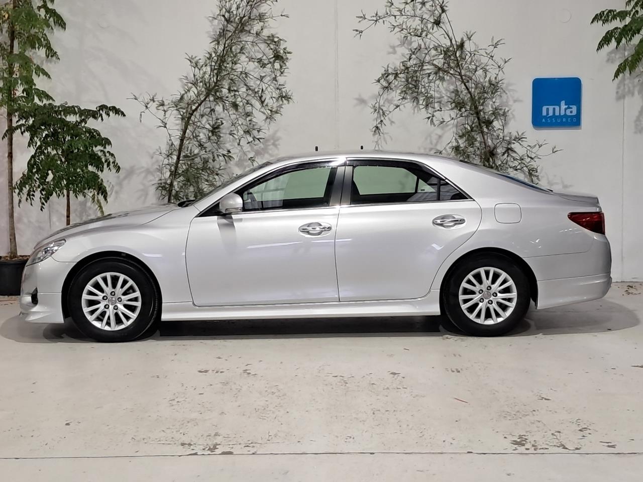 2013 Toyota Mark-X thumbnail