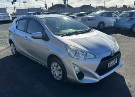 2015 {'Toyota'} AQUA