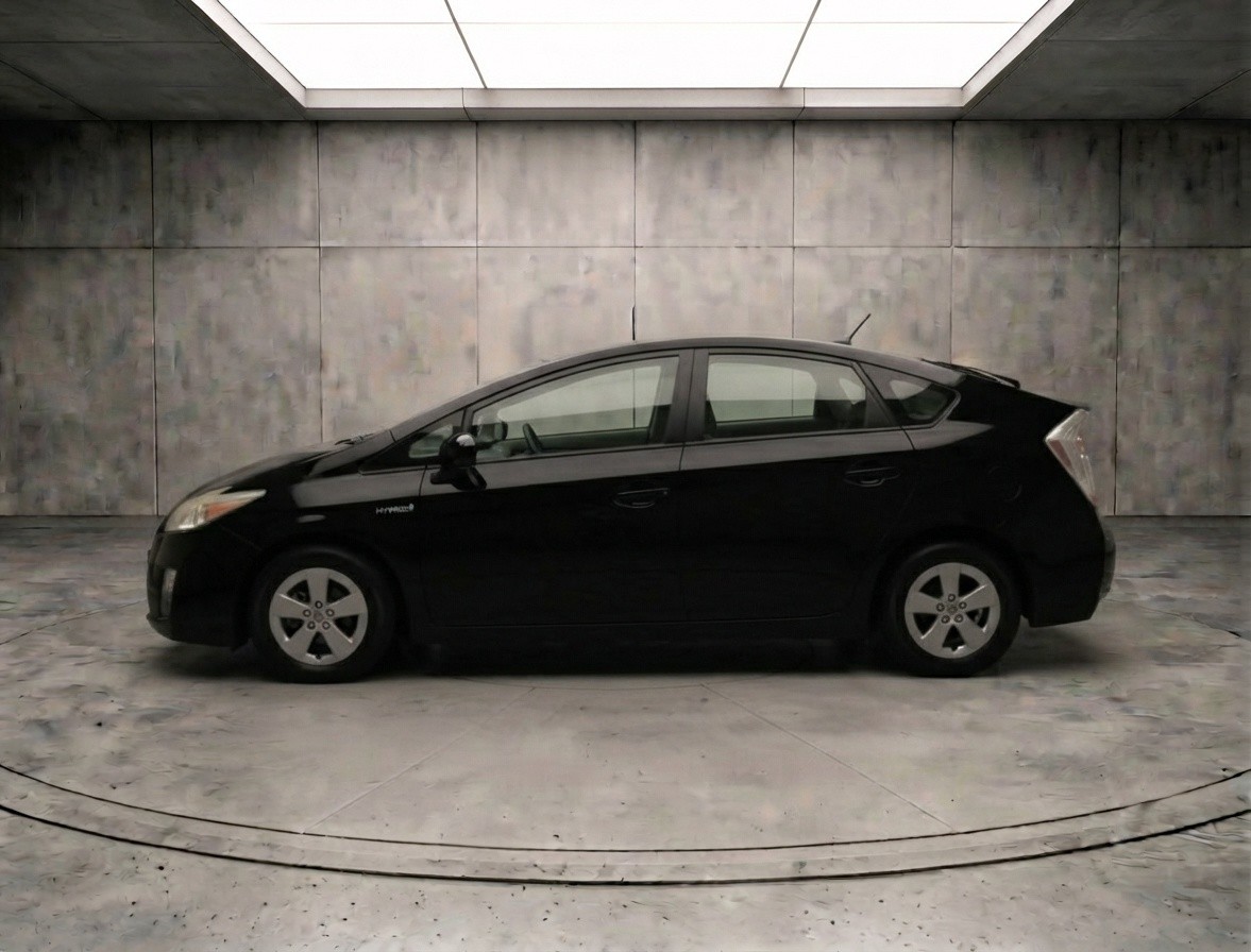 2013 Toyota Prius thumbnail