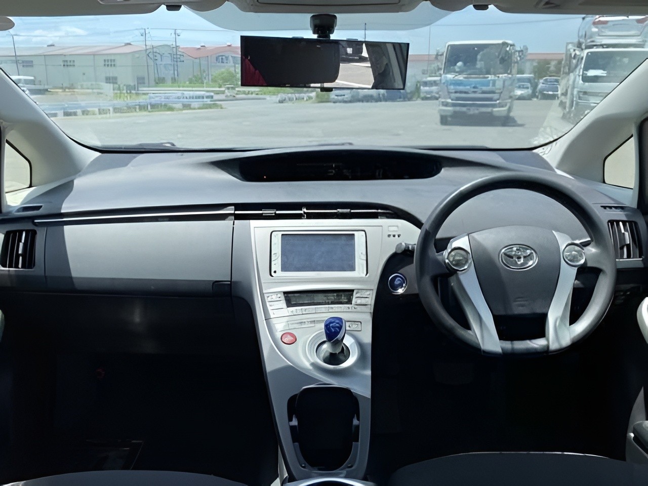 2013 Toyota Prius thumbnail