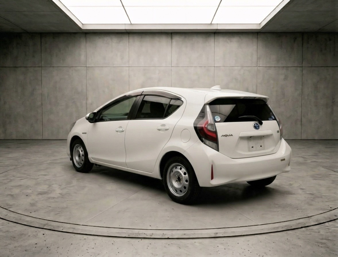 2021 Toyota Aqua thumbnail