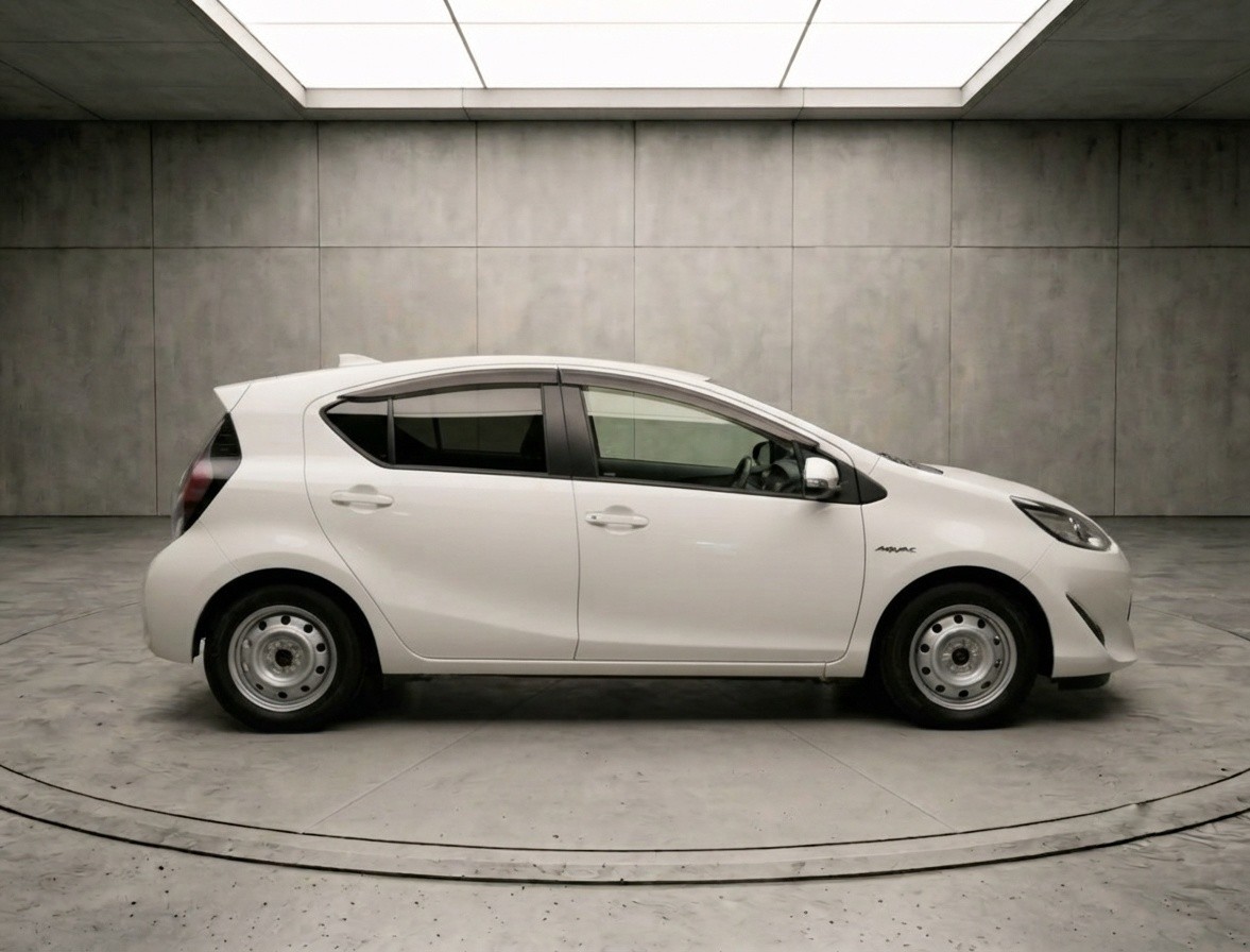 2021 Toyota Aqua thumbnail