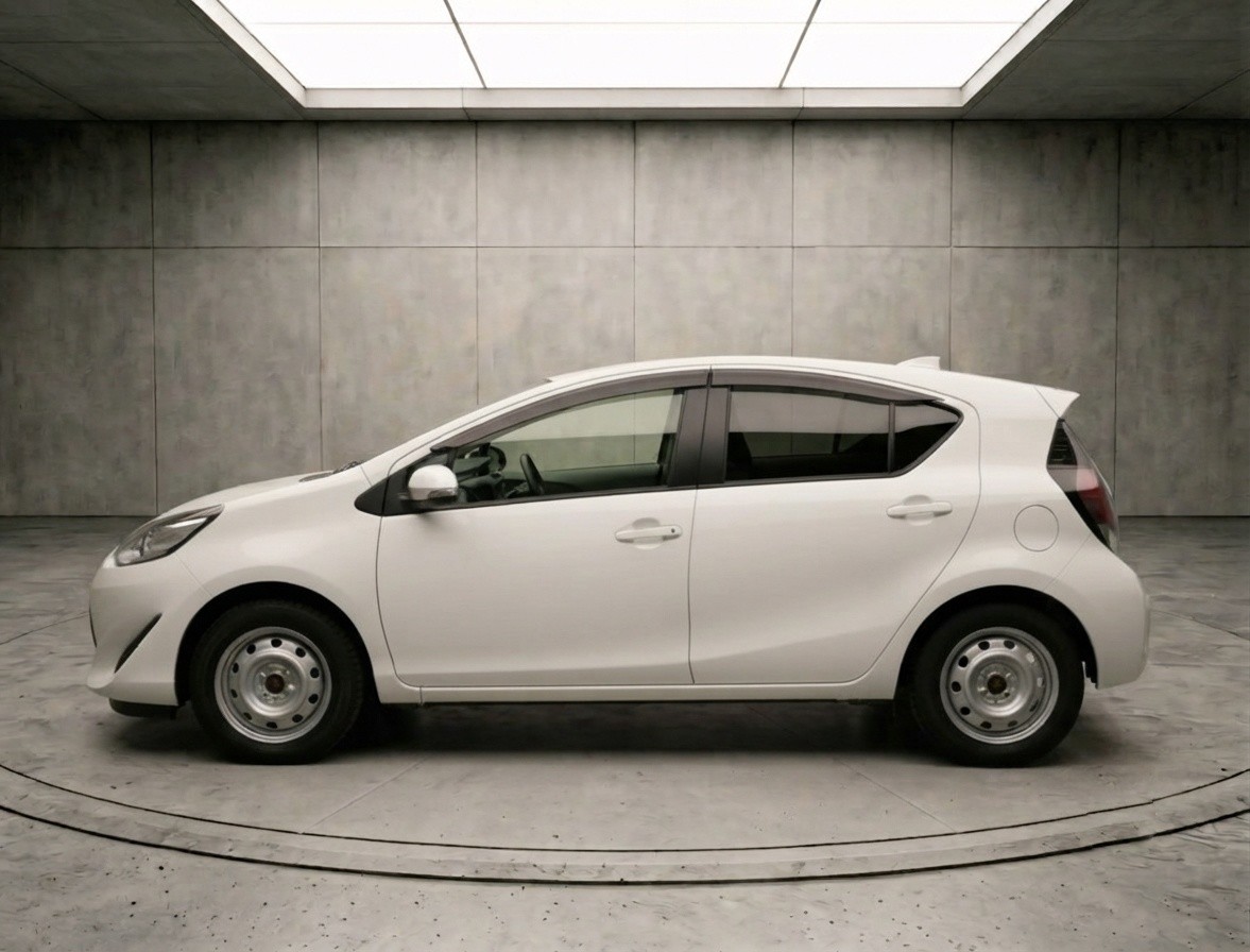 2021 Toyota Aqua thumbnail