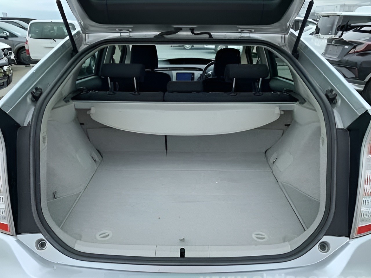 2013 Toyota Prius thumbnail