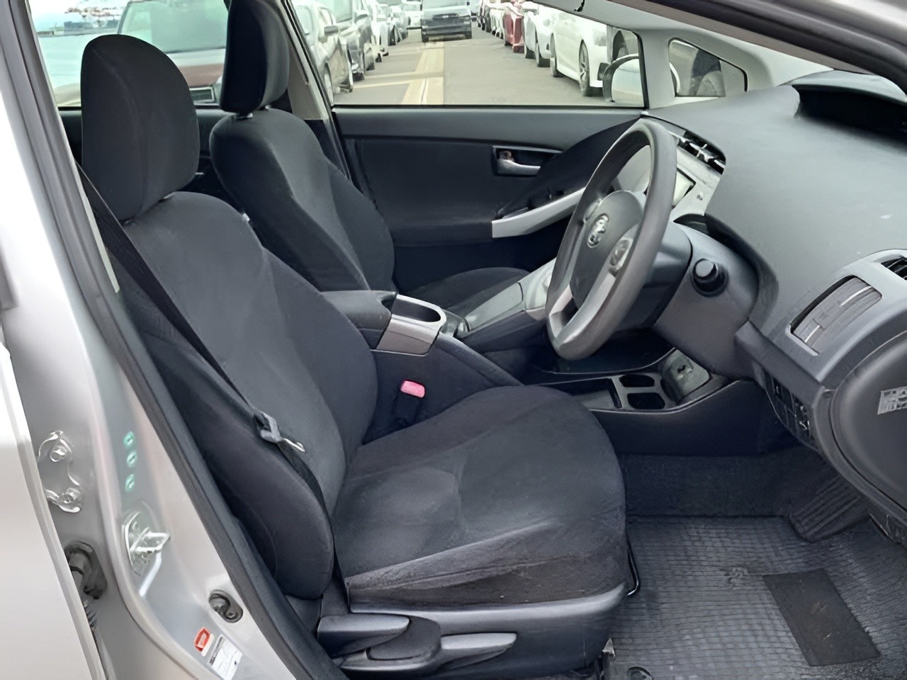 2013 Toyota Prius thumbnail