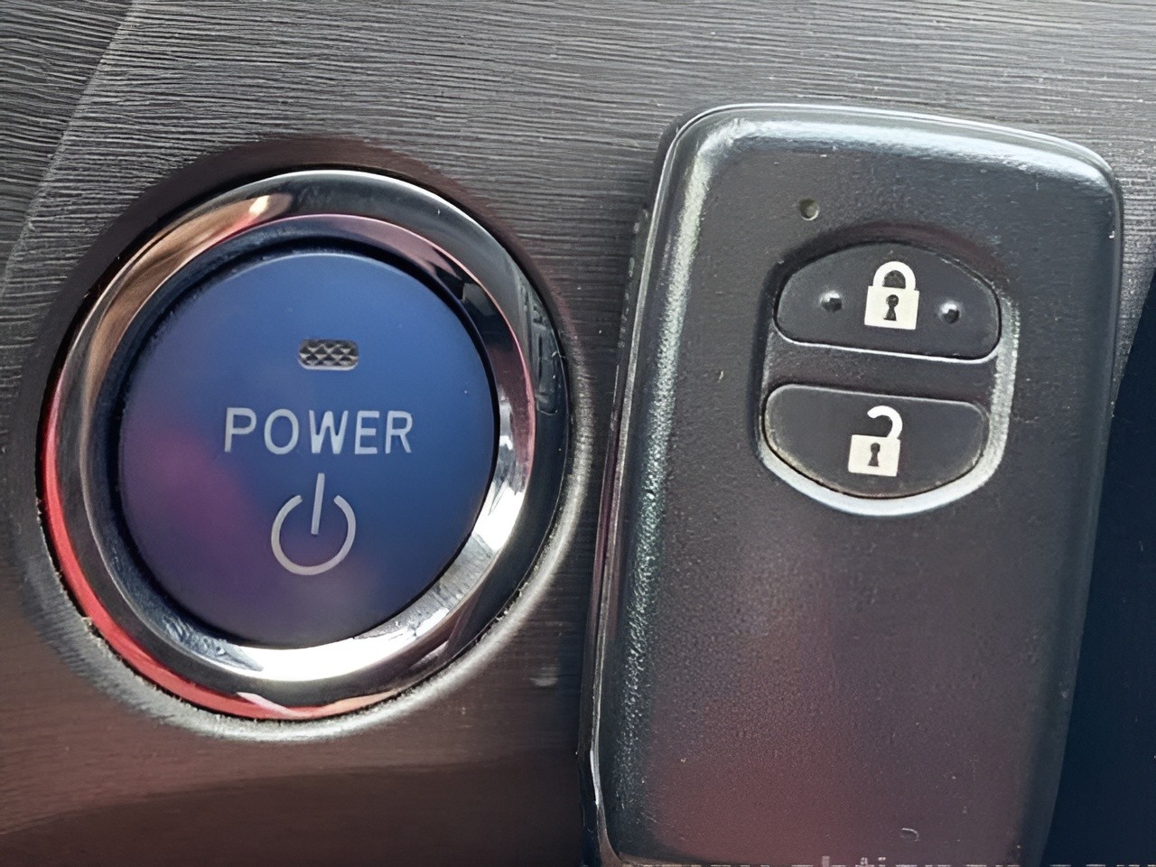 2013 Toyota Prius thumbnail