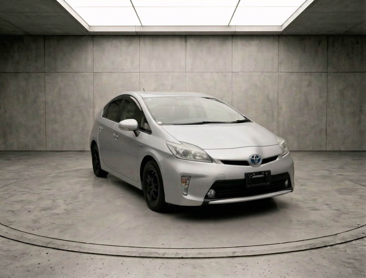 2013 Toyota Prius thumbnail