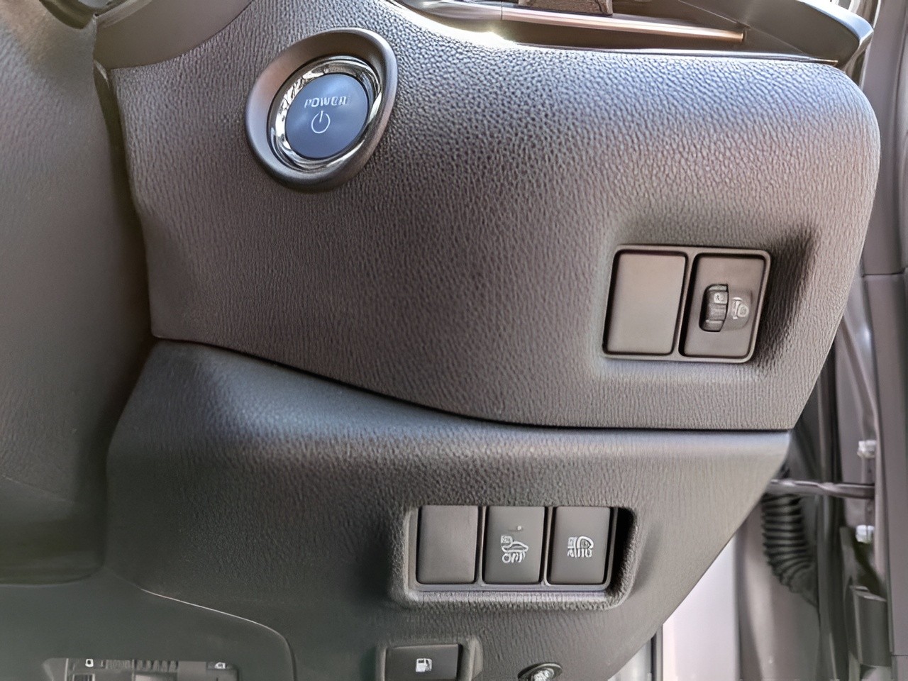 2017 Toyota C-HR thumbnail
