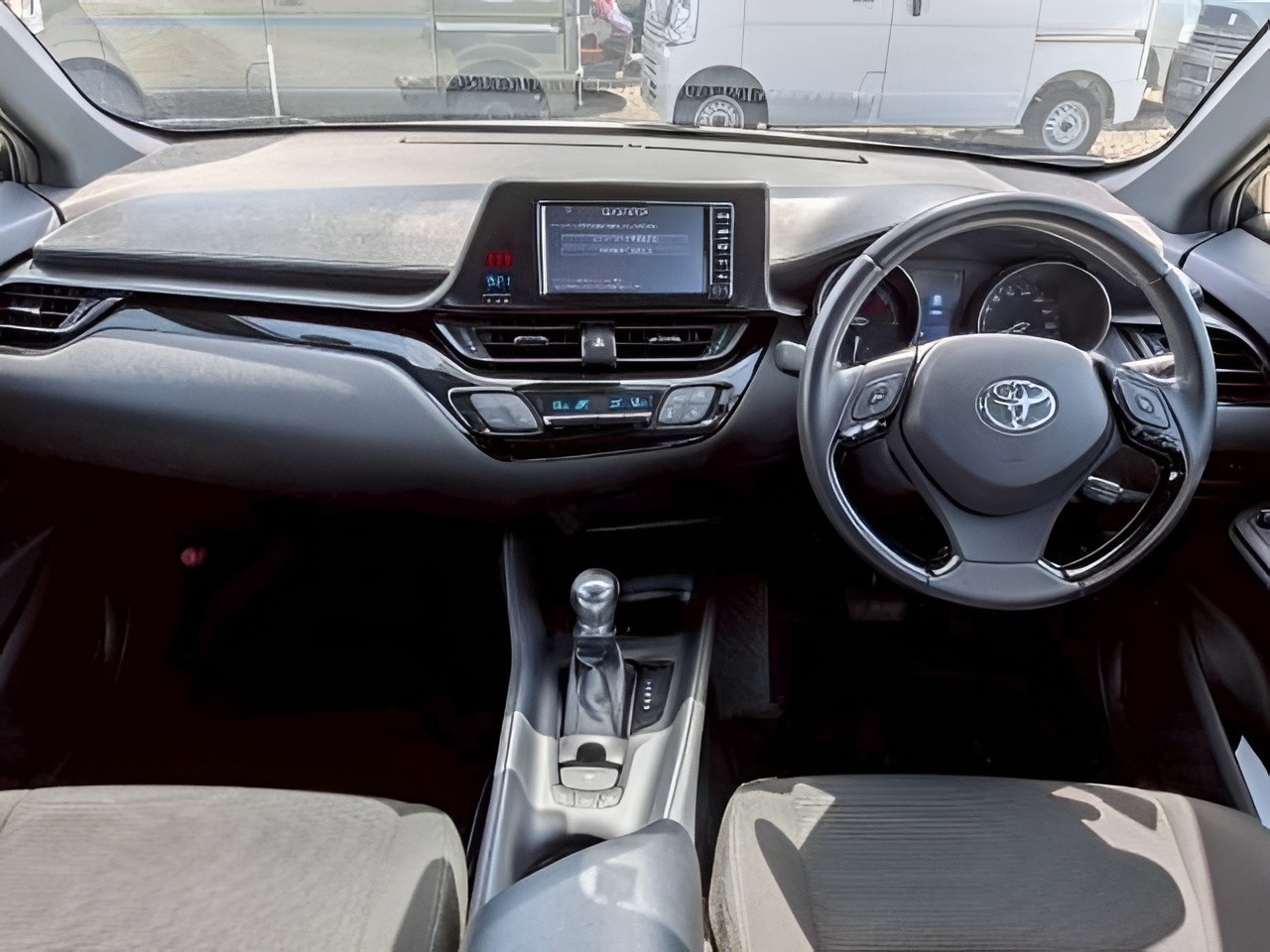 2017 Toyota C-HR thumbnail