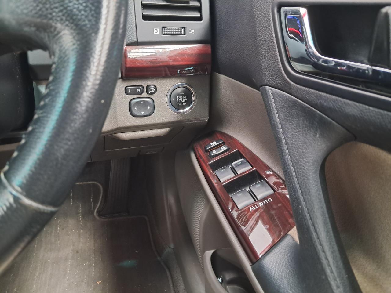 2009 Toyota Mark-X thumbnail