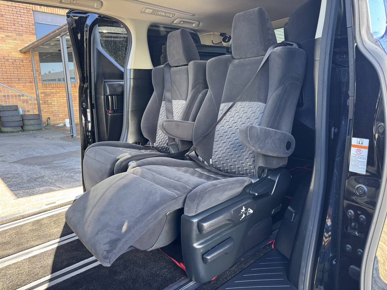 2017 Toyota Vellfire thumbnail