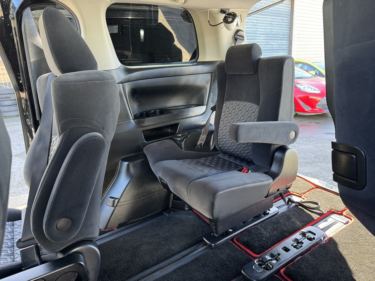 2017 Toyota Vellfire thumbnail