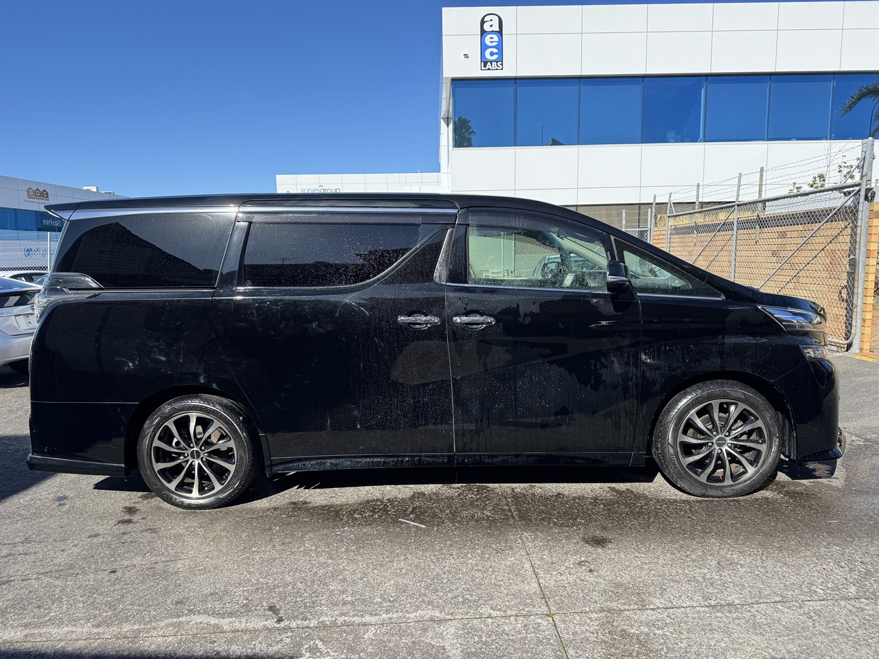 2017 Toyota Vellfire thumbnail