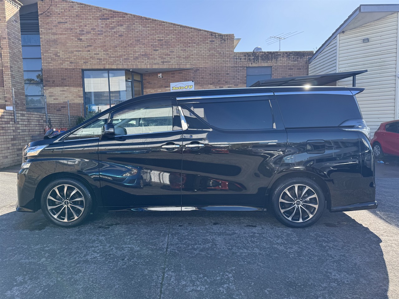 2017 Toyota Vellfire thumbnail