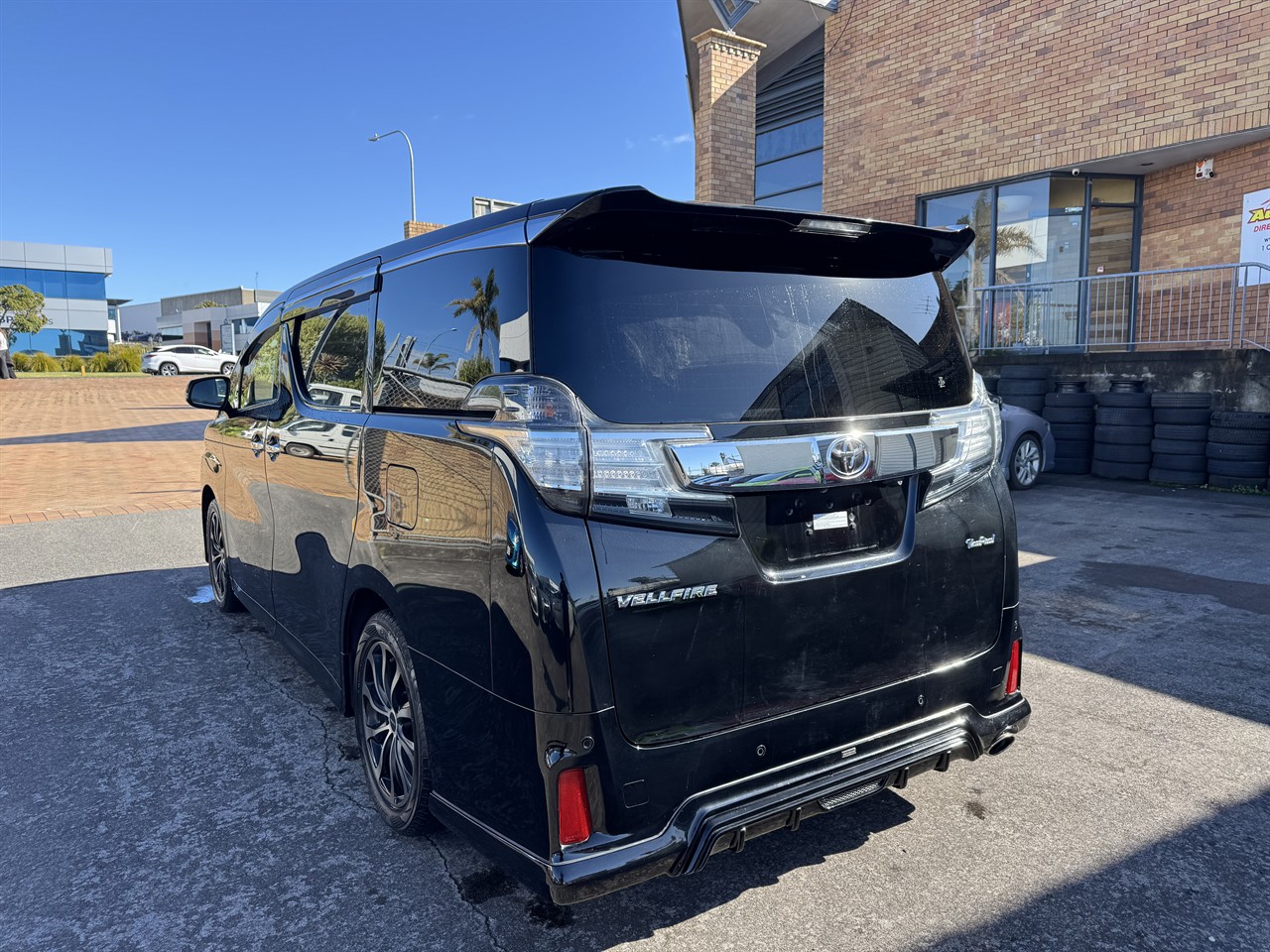 2017 Toyota Vellfire thumbnail