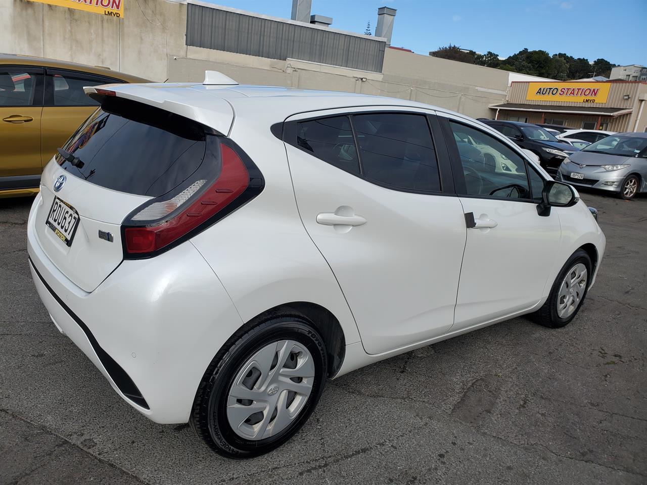 2021 Toyota Aqua thumbnail