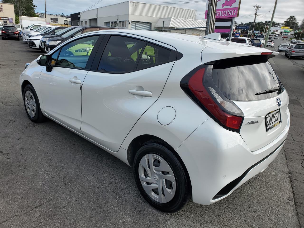 2021 Toyota Aqua thumbnail