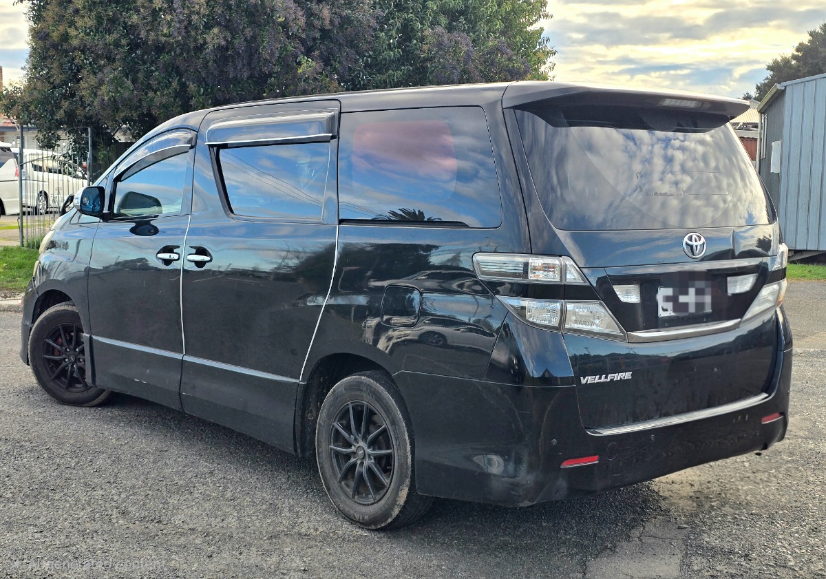 2009 Toyota Vellfire thumbnail